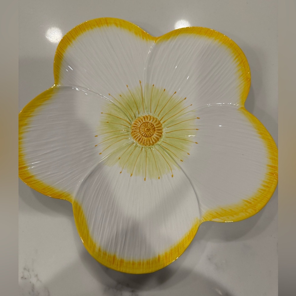 BNW CERAMIC ROUND FLOWER PLATE 13” IN DIAMETER, MADE IN ITALY